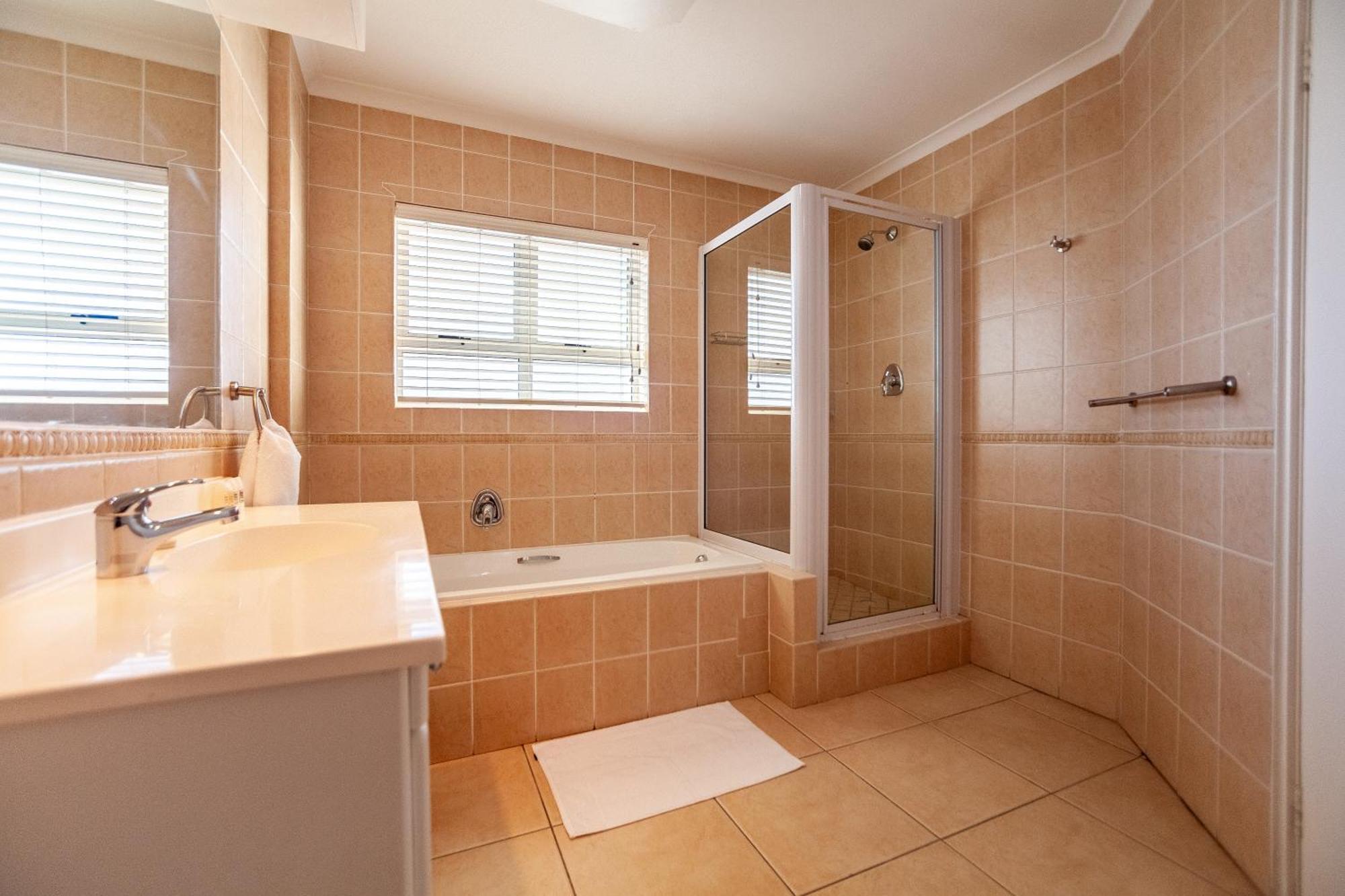 Luxury Ocean View Beachfront 2 Bed Apartment -206 The Waves, Blouberg, Cape Town Bloubergstrand Eksteriør bilde